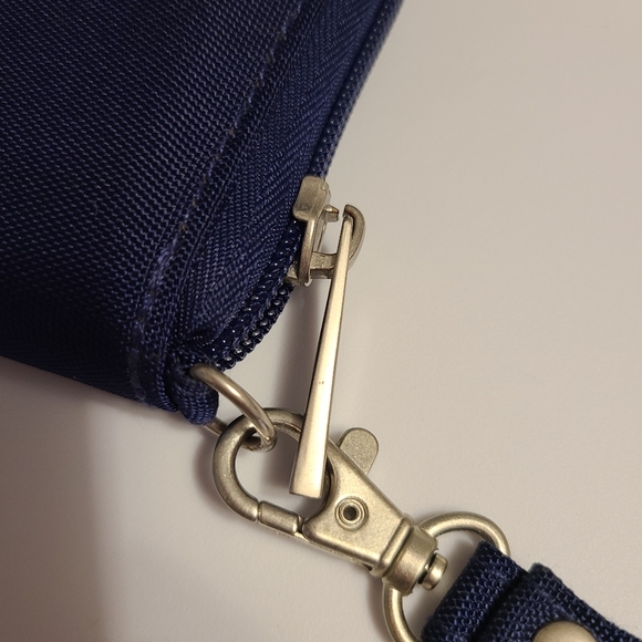 EUC Travelon RFID Travel navy wallet/wristlet - Picture 9 of 10